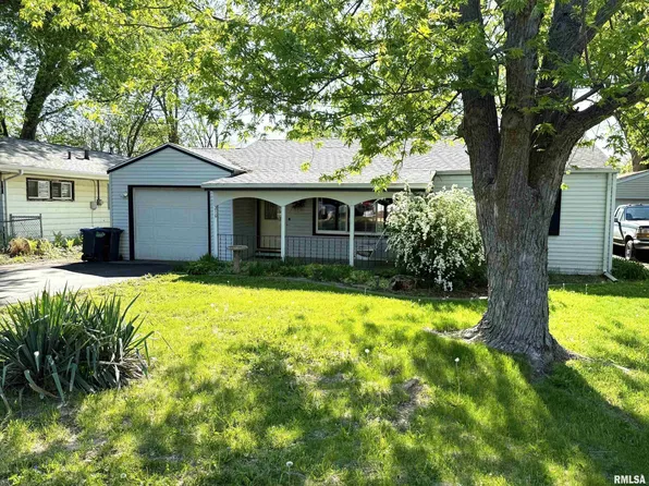 210 Bergman Ave, East Peoria, IL 61611