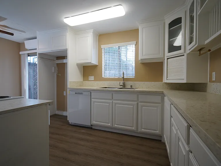35 El Nido Ave #2 — Photo 3