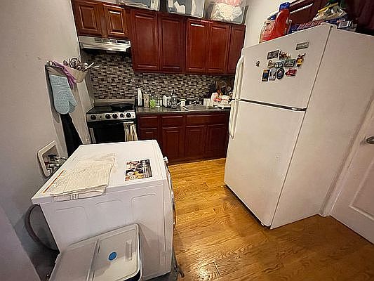 3rd image of 901 Willoughby Ave APT 2R