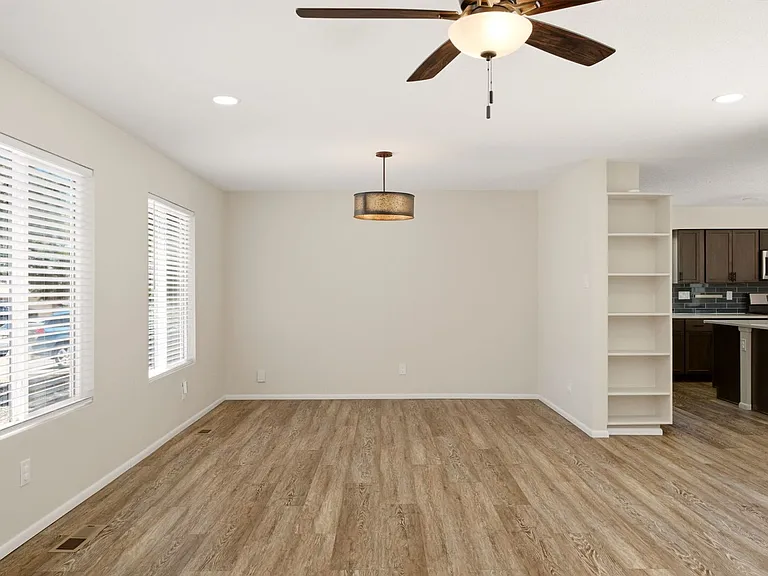 9817 Mary Ellen Pl NE — Photo 11