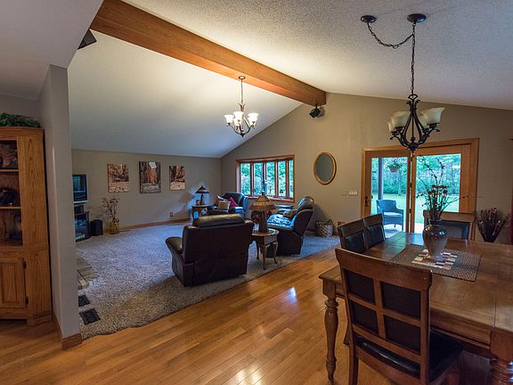 Vault ceiling-Hardwood floor