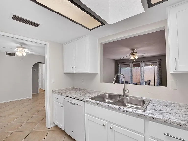 517 W Duke Dr — Photo 18