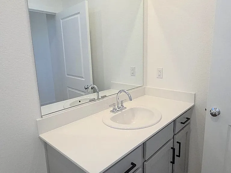 675 E Diaz Ln — Photo 17