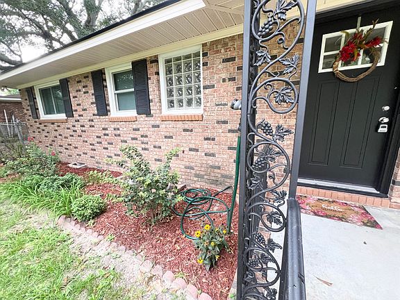 3rd image of 226 Stephens Rd