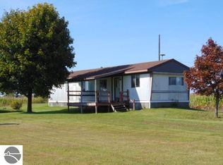 1228 S Bagley Rd, Ithaca, MI 48847