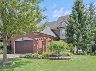 3655 Bay Harbor Dr, Brighton, MI 48114