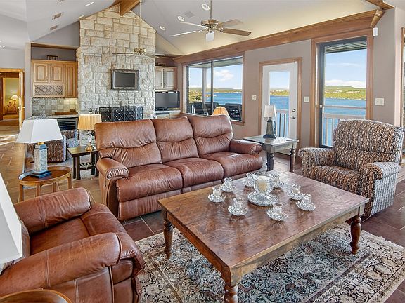 2nd image of 200 Oyster Bay