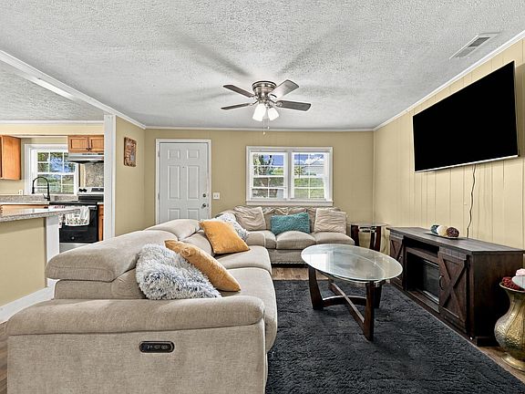 5th image of 400 N Magnolia Ave