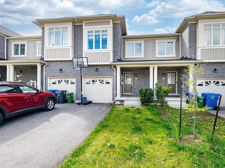 81 Pettitt Dr — Photo 2