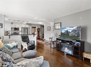 69 SW Country Village Mnr NE #5214, Calgary, AB T3K0P1