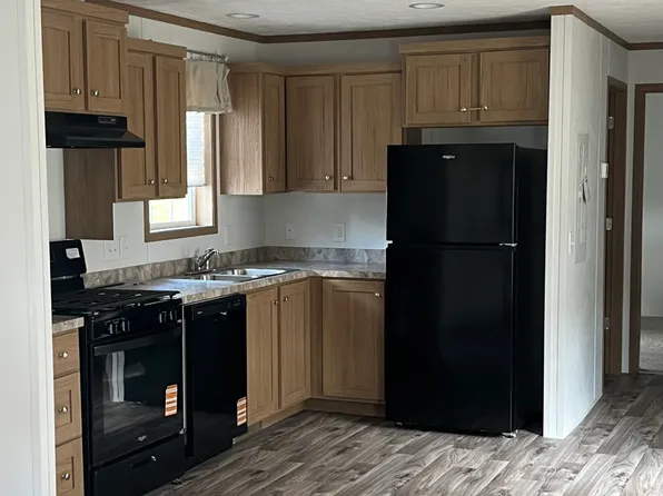 205 Cedar Ln, Valencia, PA 16059