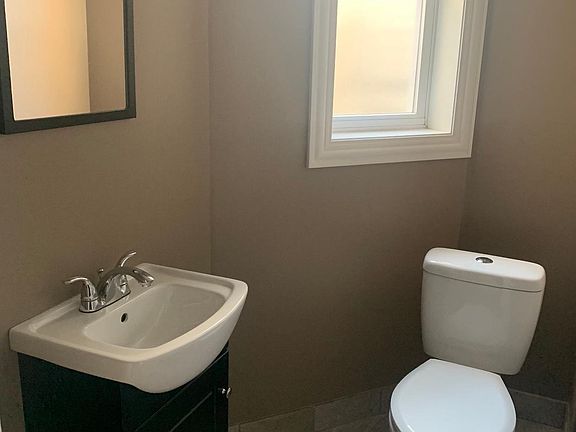 4th image of 2422 W Augusta Blvd #2
