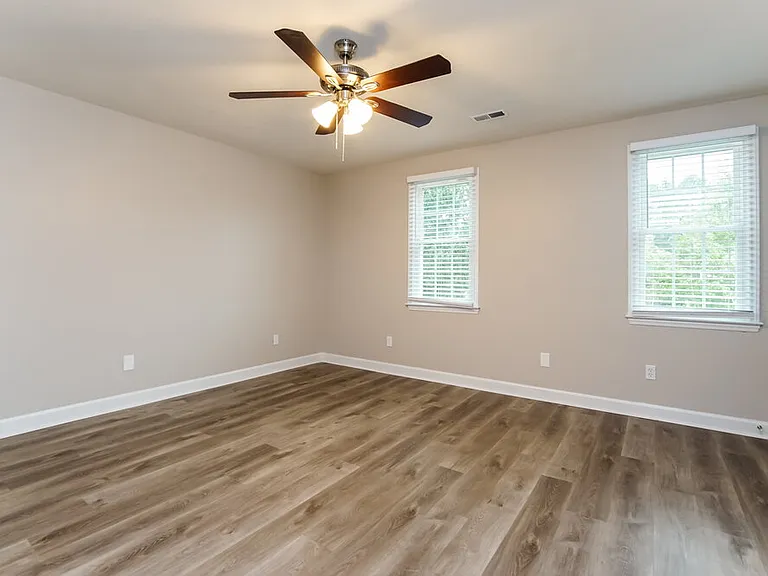925 Fairlong Rd — Photo 11