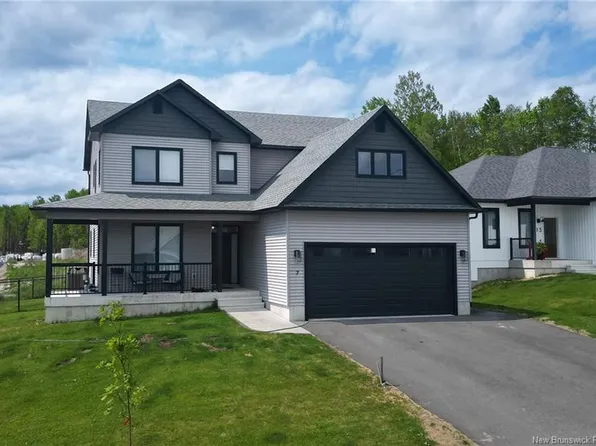 7 Aurora St, Fredericton, NB E3G 0L3