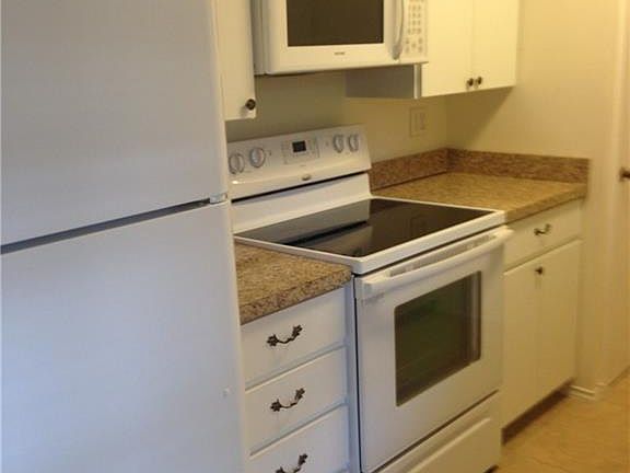 5th image of 4312 Bellaire Dr S APT 116