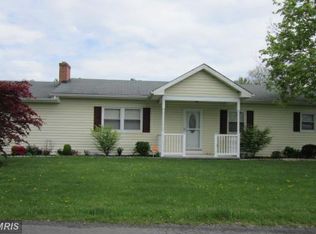 8 Susan Ln, Martinsburg, WV 25404
