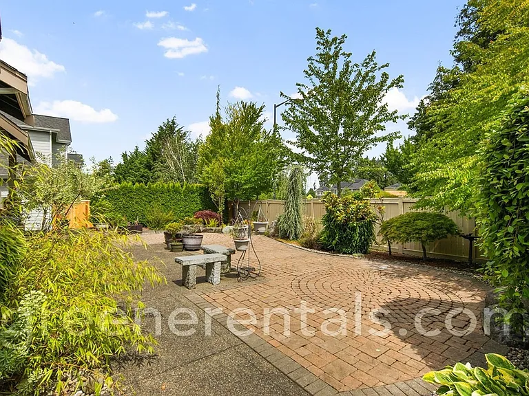 9016 Merrill Ct NE — Photo 32