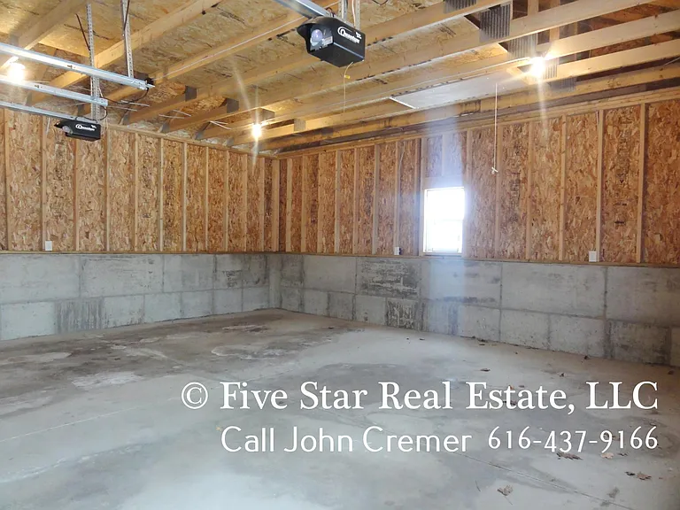 3180 Barry St — Photo 34