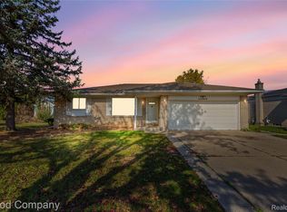 22048 Hampton Ct, Woodhaven, MI 48183