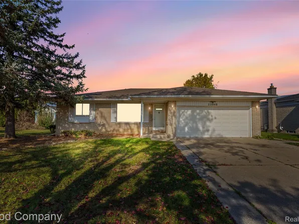 22048 Hampton Ct, Woodhaven, MI 48183