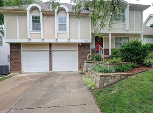 11820 W 99th Ter, Overland Park, KS 66214