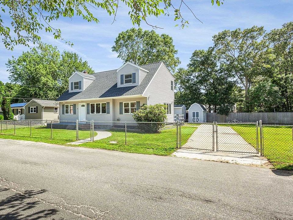 1st image of 166 Parkwood Dr