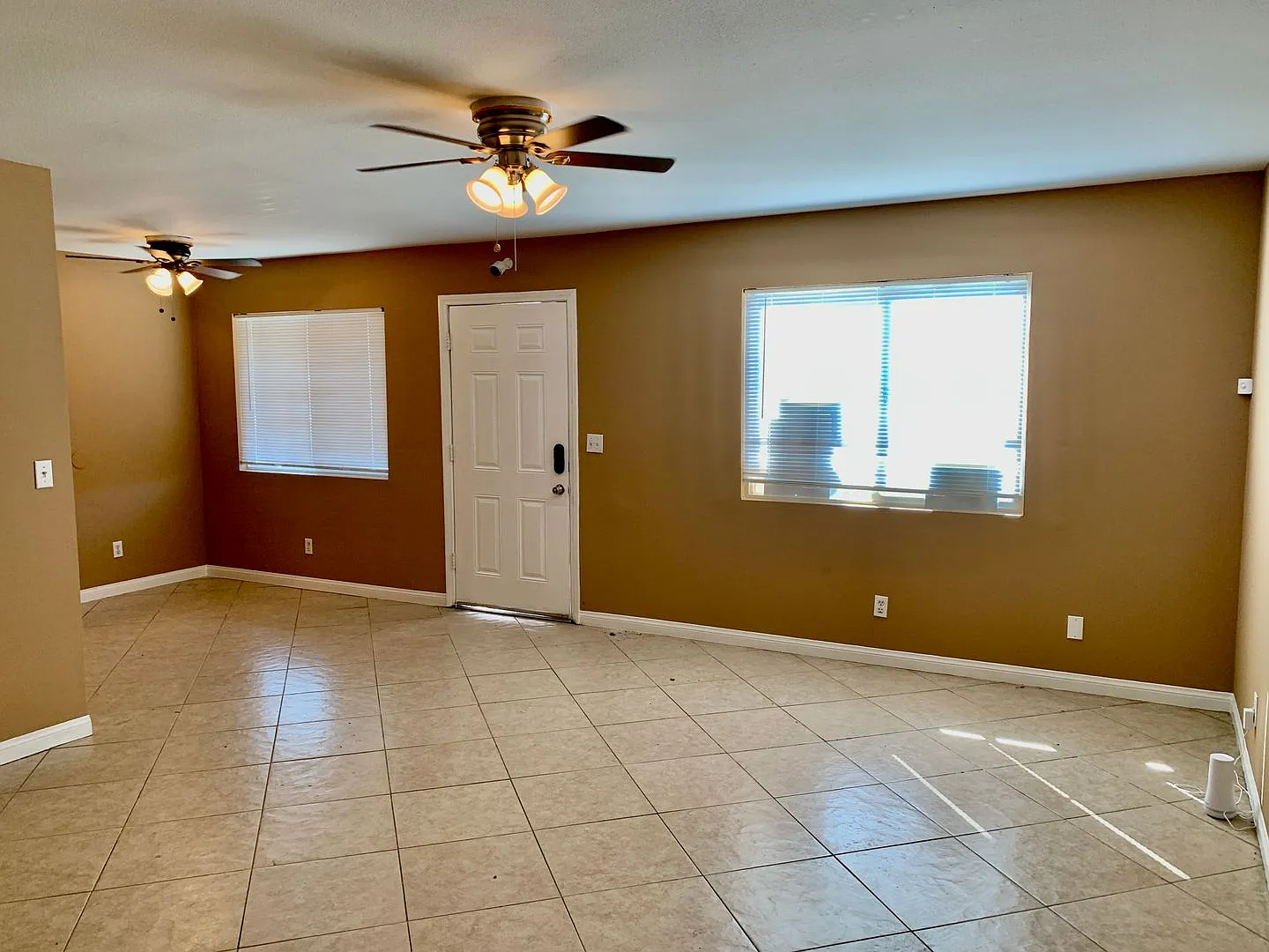 2 bed, 1.0 bath, 864 sqft, $1,975 — Photo 2