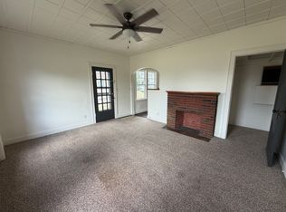 226 S 8th St APT 1, Salina, KS 67401