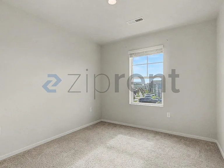 555 Stoller St — Photo 17
