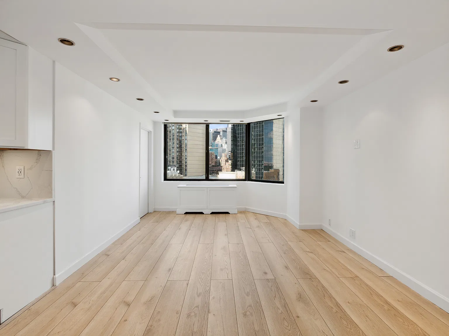 415 East 37th Street — Photo 2