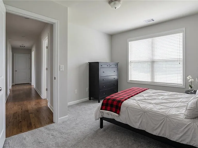 Thorncrest Dr — Photo 16