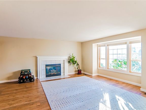 5th image of 19215 109th Avenue Ct E