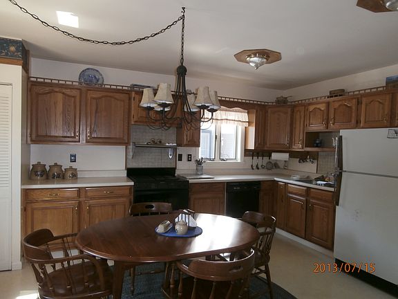 5th image of 219 Morris St