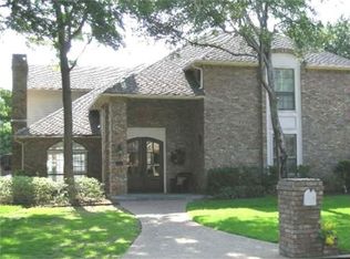2807 Briar Knoll Dr, Arlington, TX 76006
