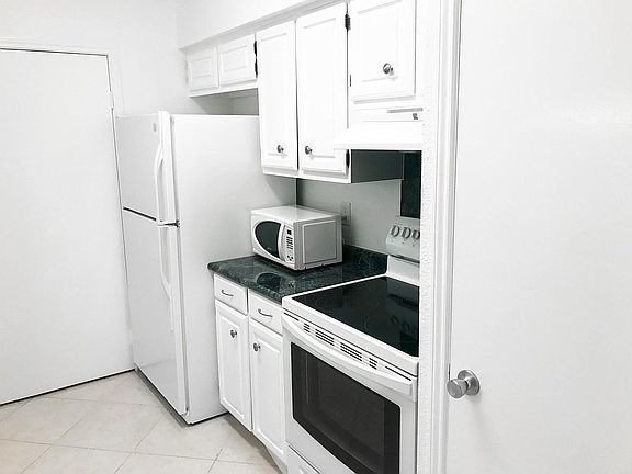 5th image of 2400 N Braeswood Blvd APT 303