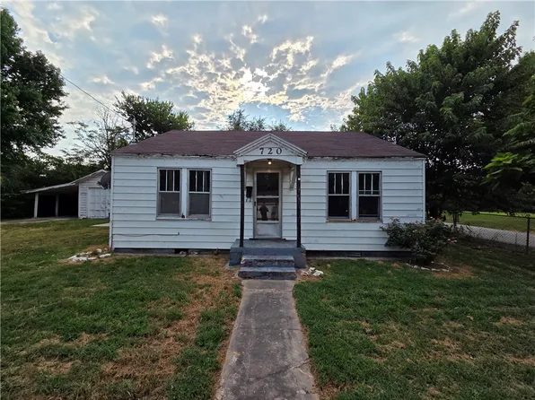 720 N Kansas St, Springdale, AR 72764