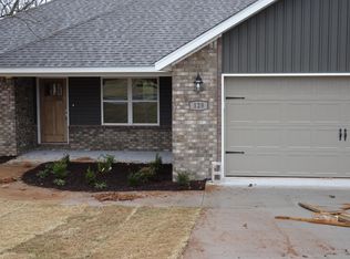 128 Parson St, Huntsville, AR 72740