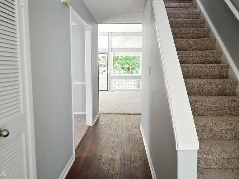 197 Woodstone Dr — Photo 2