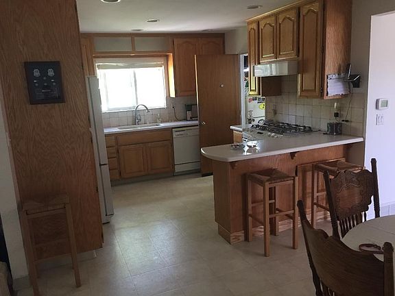 3rd image of 5508 Dwight Ave