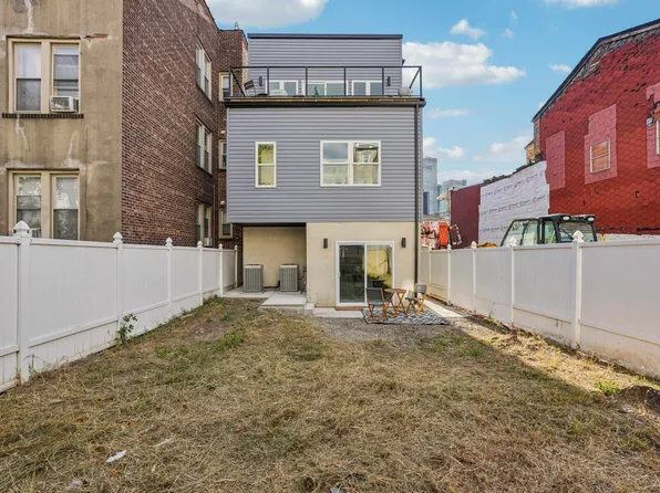 78 Beacon Avenue image 32 of 43