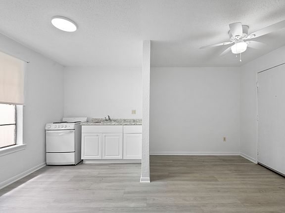 5th image of 806 E Emily Ave #3