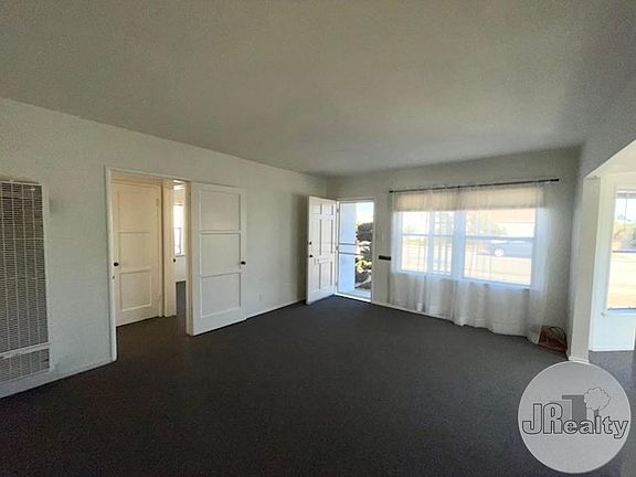 3rd image of 15523 S Saint Andrews Pl