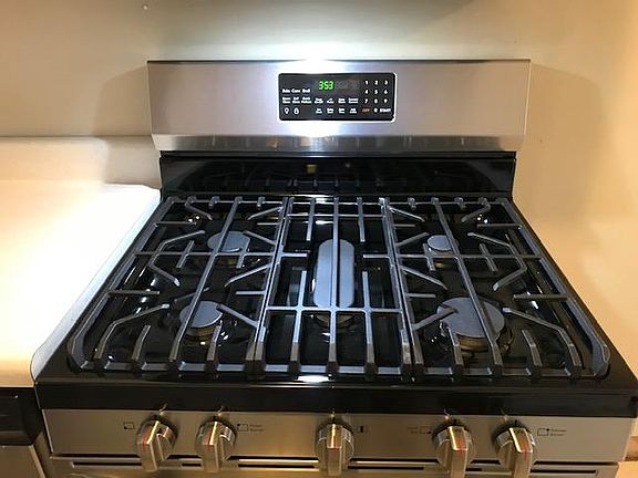 NEW STAINLESS 5 BURNER GAS STOVE