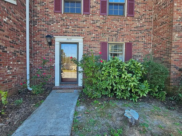 223 Rutledge Pl — Photo 1