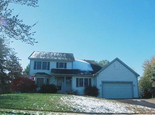 1407 Hazelcrest Dr, Hudson, WI 54016