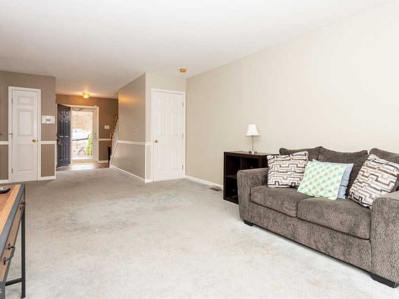 5th image of 304 Revere Ct