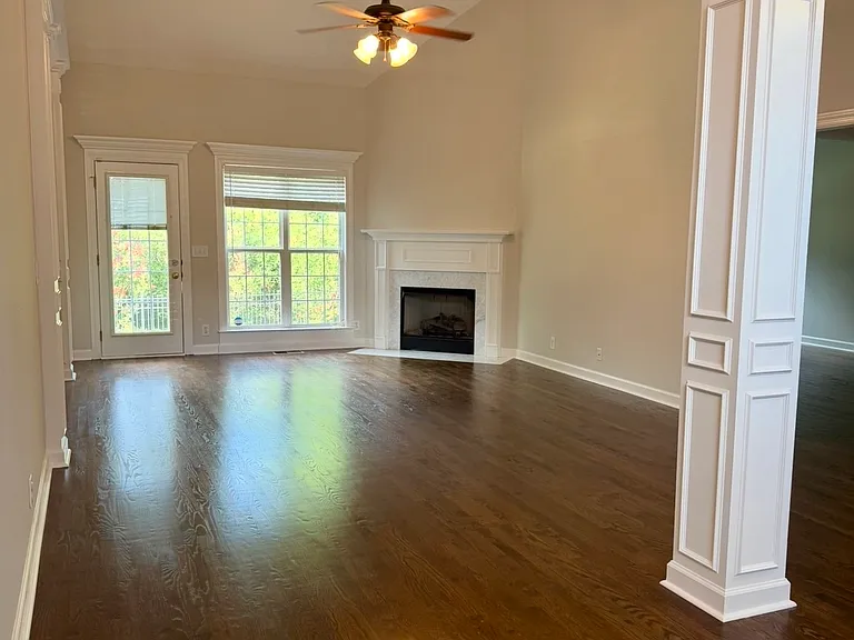 2256 Westwood Dr — Photo 3