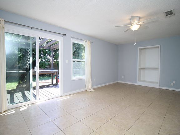 3rd image of 950 Coronado Dr