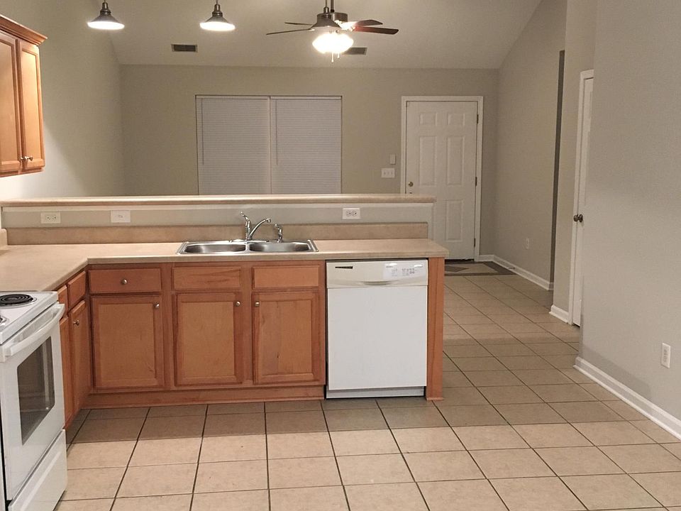 1st image of 138 Cambridge Dr Unit B2