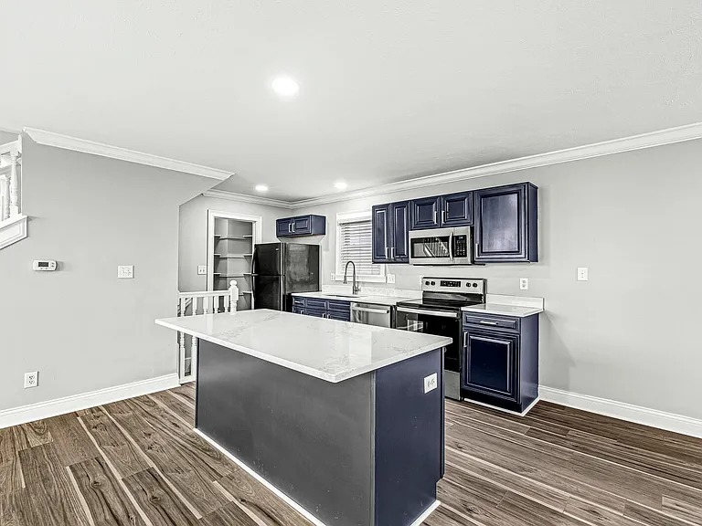 2046 Ruckle St — Photo 5